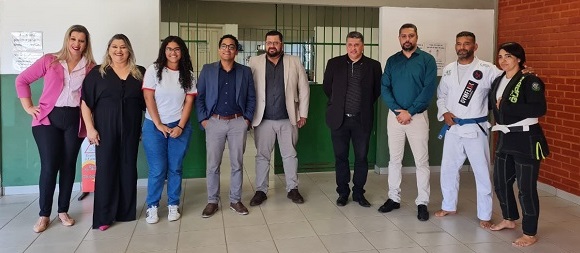 Secretário Igor de Alvarenga durante encontro com gestores e professores na EE Florival Peixoto, em Itajubá. Foto: Bianca Gianinni.